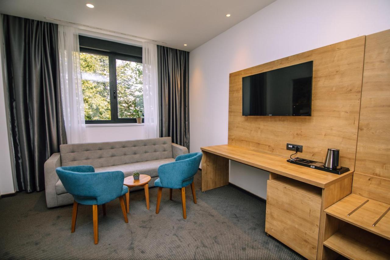 Hotel Salis Τούζλα Εξωτερικό φωτογραφία